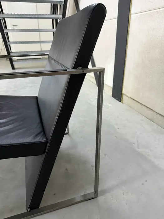 Arco Spine Sessel, Schwarzes Leder & Stahl — Sessel (Foto 11)