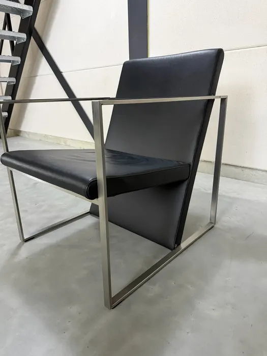Arco Spine Sessel, Schwarzes Leder & Stahl — Sessel (Foto 9)