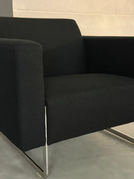 Artifort Mare fauteuil, zwarte stof — Fauteuil (foto 2)