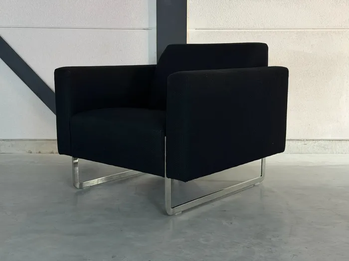 Artifort Mare fauteuil, zwarte stof — Fauteuil (foto 1)