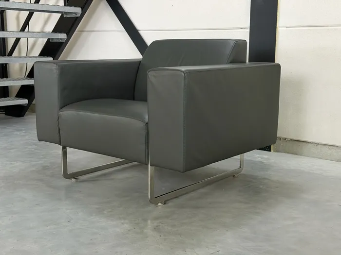 Artifort Mare fauteuils, muisgrijs leer, set van 2 — Fauteuil (foto 8)