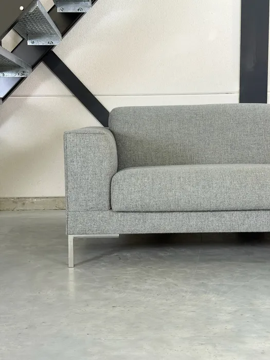 Design on Stock Aikon 4-Sitzer Sofa, Hellgrau — Sofa (Foto 2)