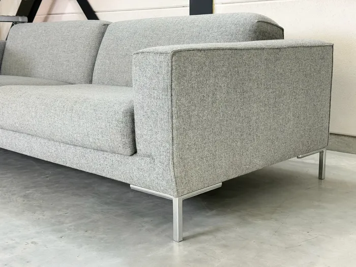 Design on Stock Aikon 4-Sitzer Sofa, Hellgrau — Sofa (Foto 4)