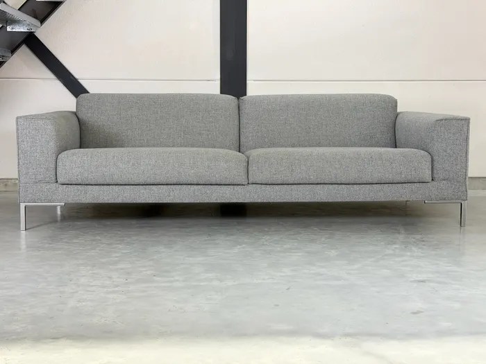 Design on Stock Aikon 4-Sitzer Sofa, Hellgrau — Sofa (Foto 1)