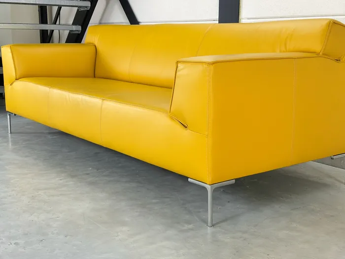 Design on Stock Bloq 3-Sitzer-Sofa, ockergelbes Leder — Sofa (Foto 7)