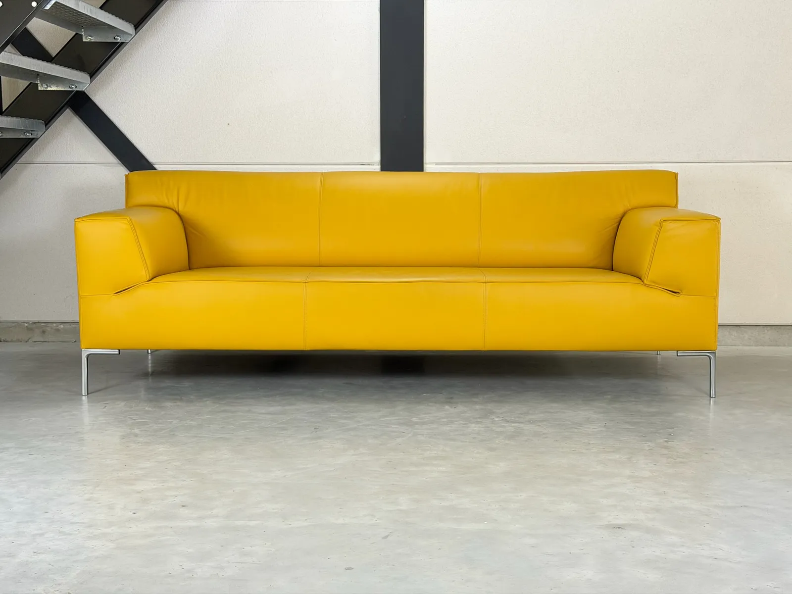 Design on Stock Bloq 3-Sitzer-Sofa, ockergelbes Leder — Sofa