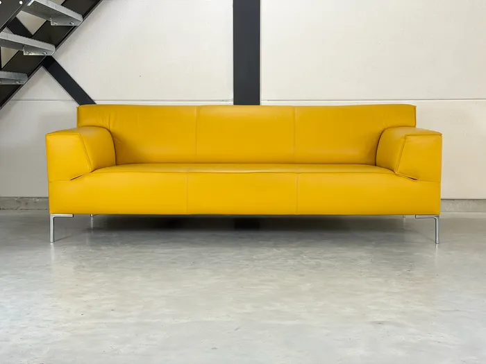 Design on Stock Bloq 3-Sitzer-Sofa, ockergelbes Leder — Sofa (Foto 1)
