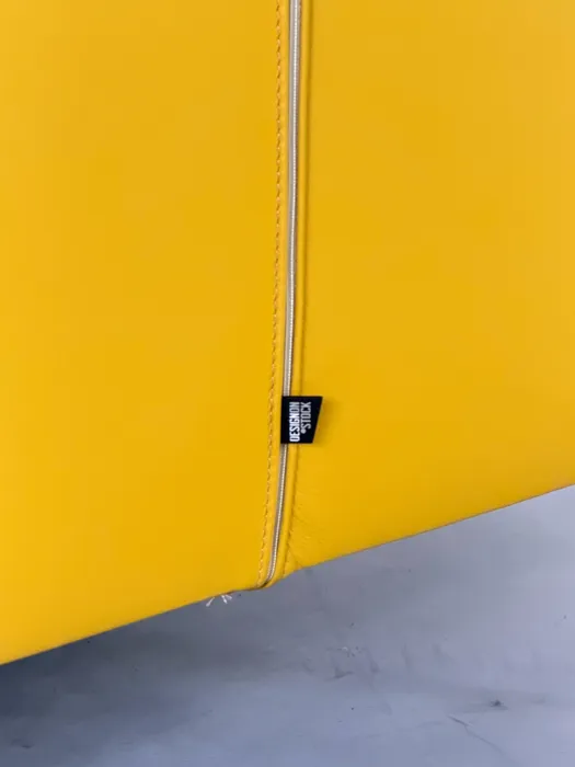 Design on Stock Bloq Sessel, ockergelbes Leder — Sessel (Foto 9)