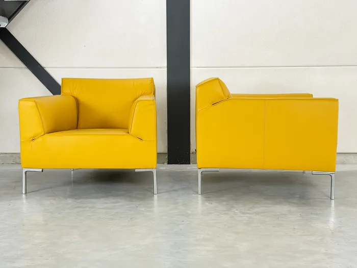 Design on Stock Bloq Sessel, ockergelbes Leder — Sessel (Foto 1)