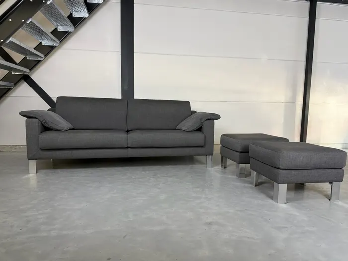 Leolux Antonia 3-zitsbank met 2 poefs — Bank (foto 13)