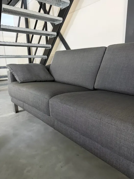 Leolux Antonia 3-zitsbank met 2 poefs — Bank (foto 5)