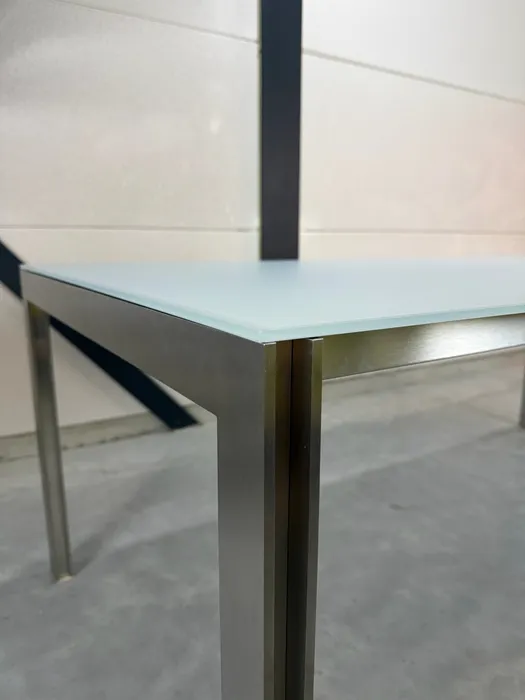 Leolux Cameleon eettafel, wit gesatineerd glas — Tafel (foto 2)