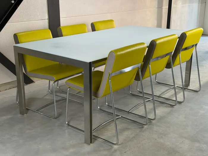 Leolux Cameleon eettafel, wit gesatineerd glas — Tafel (foto 5)