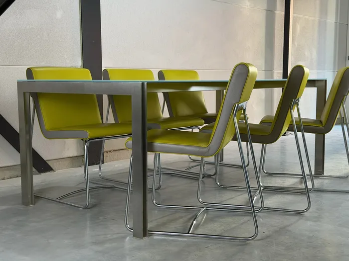 Leolux Cameleon eettafel, wit gesatineerd glas — Tafel (foto 8)