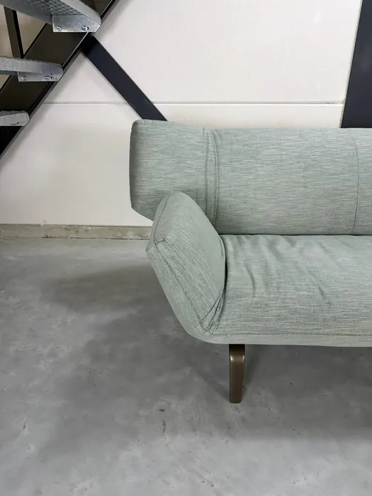 Leolux Devon chaise longue bank, zeegroene stof — Bank (foto 6)