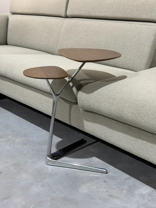Leolux Portello bijzettafel, eiken — Tafel (foto 1)