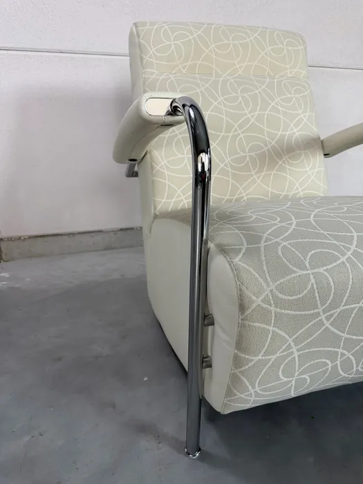 Leolux Scylla fauteuil met hocker, stof en leer — Fauteuil (foto 11)