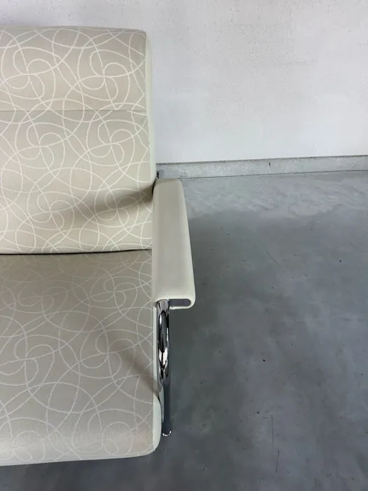 Leolux Scylla fauteuil met hocker, stof en leer — Fauteuil (foto 12)