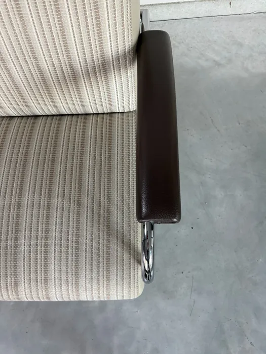 Leolux Scylla fauteuil met hocker, stof en leer — Fauteuil (foto 8)