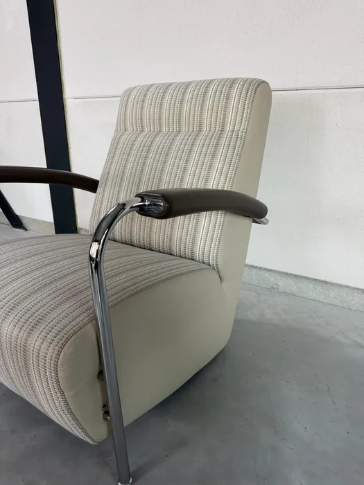 Leolux Scylla fauteuil met hocker, stof en leer — Fauteuil (foto 9)
