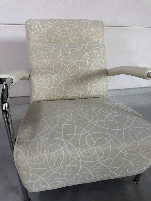 Leolux Scylla fauteuil met hocker, stof en leer — Fauteuil (foto 10)