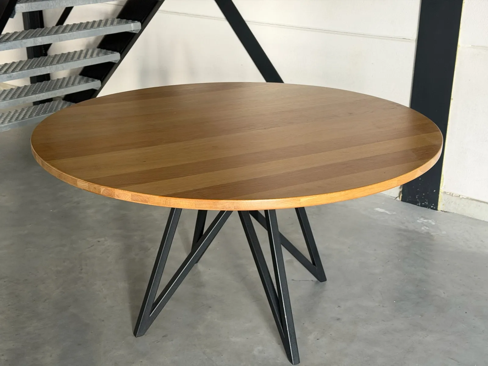 Studio Henk Butterfly ronde eettafel, eiken — Tafel