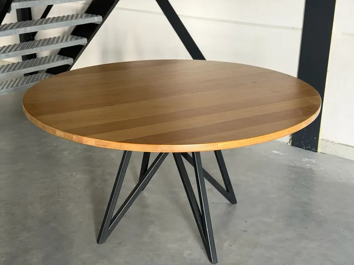 Studio Henk Butterfly ronde eettafel, eiken — Tafel (foto 1)